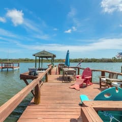 Bring your boat! Huge Private Dock for you on ICW!