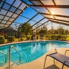 Family Pool House • Sleeps 8 • Space to Relax