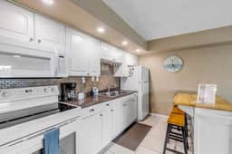 Mariners Cove Condo | Steps to Beach | Pool