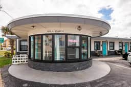 1915 Beach Club - Seaside Suite 8