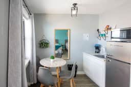 1915 Beach Club - Sunset Suite 7
