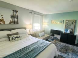 1915 Beach Club - Palms Suite 6