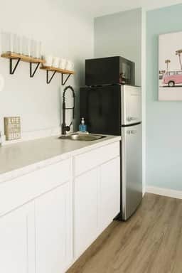 1915 Beach Club - Palms Suite 6