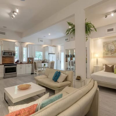 Stunning Art Studio at the Beach!