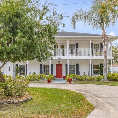 Sleeps 8· Pets Ok