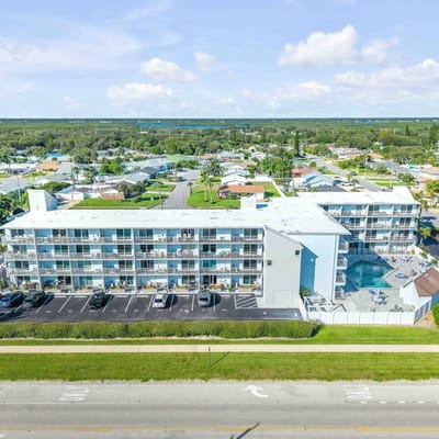Mariners Cove Condo | Steps to Beach | Pool