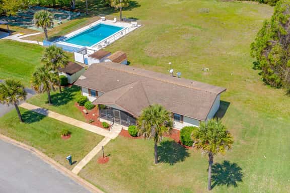 Steps from Pool, Large, Clean Getaway Near River - Image 1