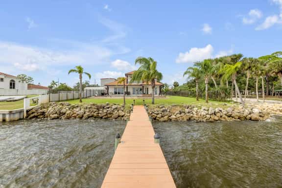 Luxury Waterfront Estate - Incredible Rocket Views - Image 1