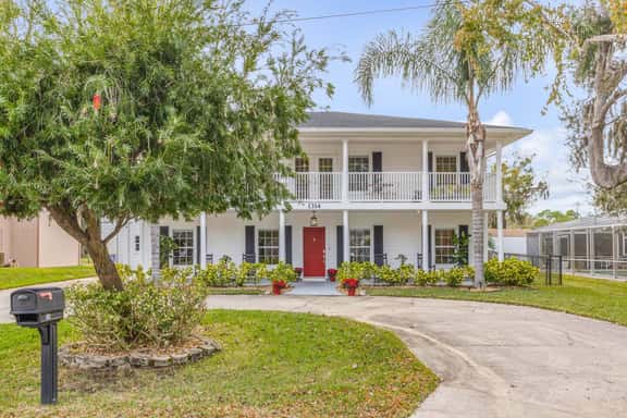 Sleeps 10. Pets ok - Image 1