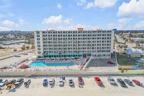 Beachfront Bliss in the Heart of Daytona! - Image 1