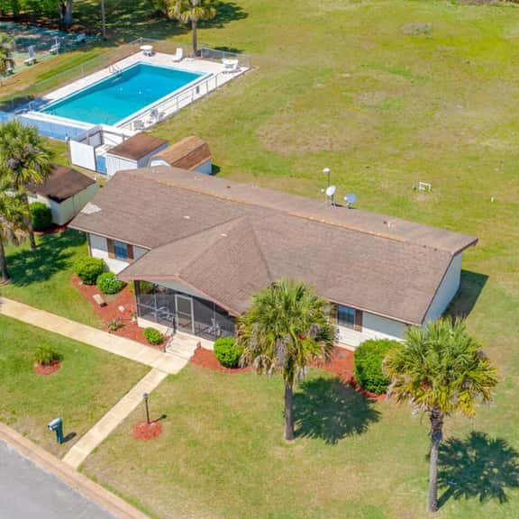 Steps from Pool, Large, Clean Getaway Near River - Image 1