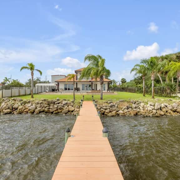 Luxury Waterfront Estate - Incredible Rocket Views - Image 1
