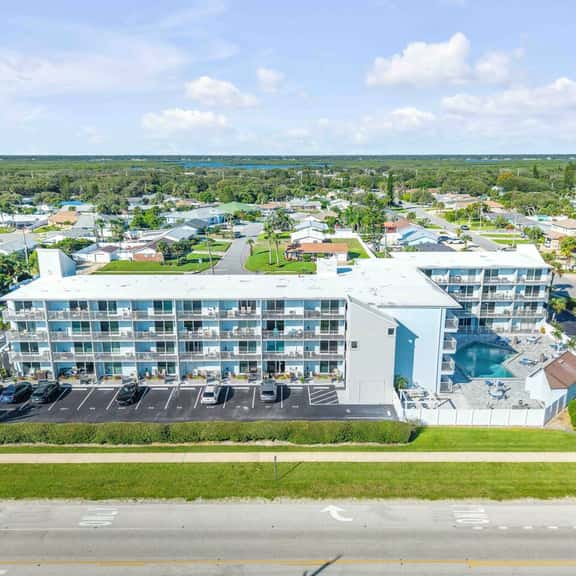 Mariners Cove Condo | Steps to Beach | Pool - Image 1