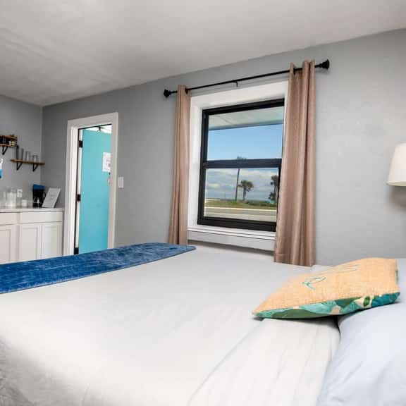 Walk to the Beach | Queens Suite | Pet Friendly - Image 1