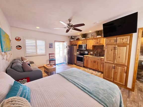 Amazing Location! Steps to the Beach & Flagler Ave