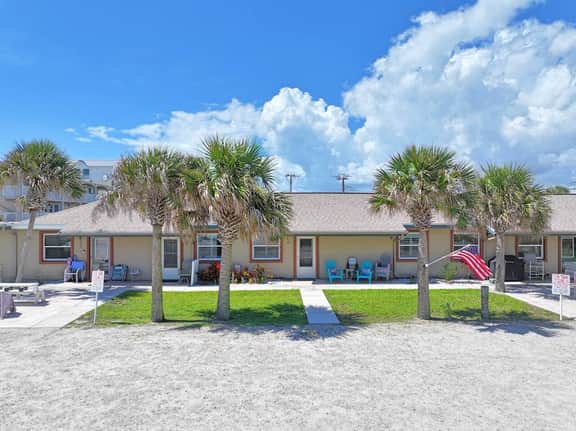 Amazing Location! Steps to the Beach & Flagler Ave