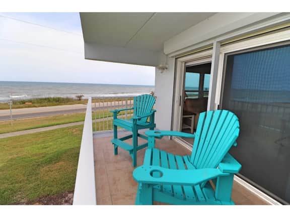Gorgeous Corner Beach Condo!