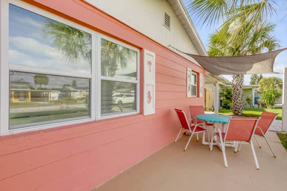Beach Escape, Kayak Launch • Fenced Yard • Pets OK