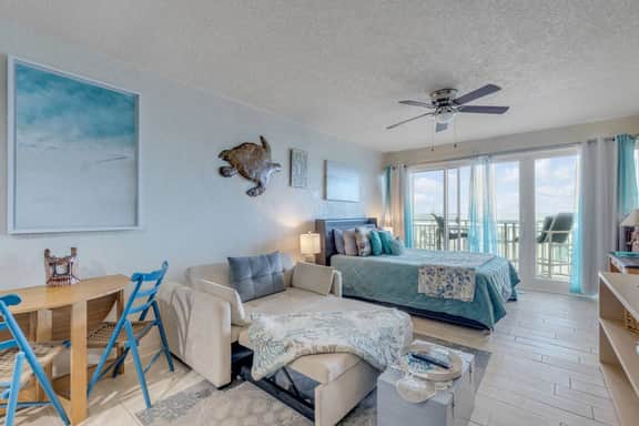 Oceanfront Daytona Beach | Steps to Beach & Pool