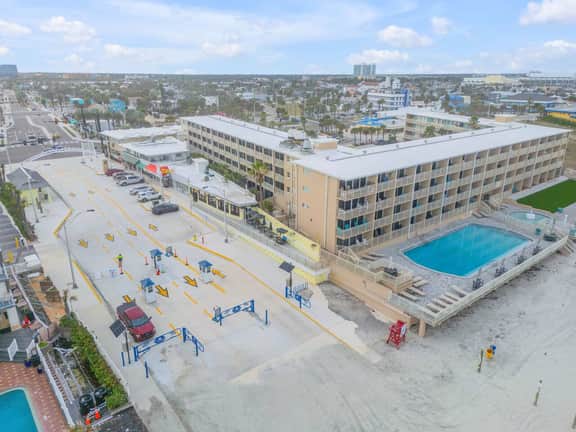 Oceanfront Daytona Beach | Steps to Beach & Pool