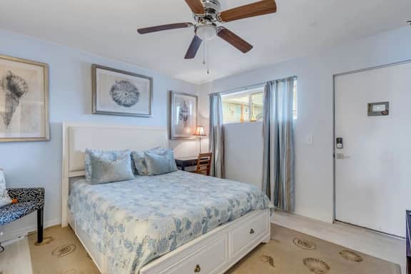 Oceanfront Daytona Beach | Steps to Beach & Pool
