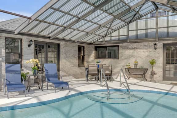 Family Pool House • Sleeps 8 • Space to Relax