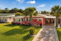 Beach Escape, Kayak Launch • Fenced Yard • Pets OK