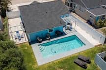 Cozy 1BR • Heated Pool • Walk to Beach & Flagler