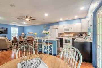 Quiet, Shady Retreat near everything in NSB