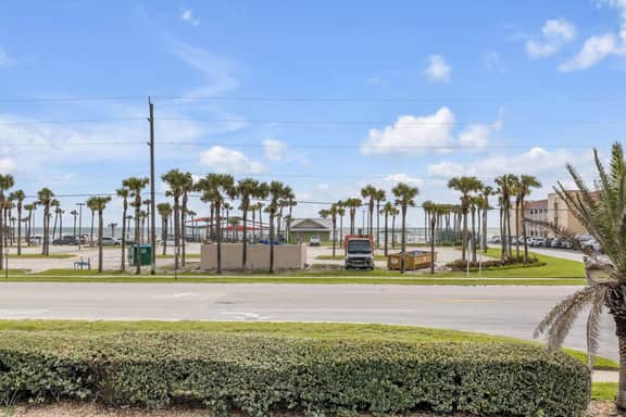 Mariners Cove Condo | Steps to Beach | Pool