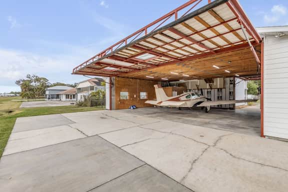 Sleeps 8· Pets Ok