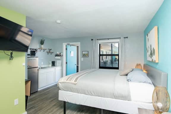 Pet-Friendly King Suite w/ Sofa Bed Near Beach! - Image 2