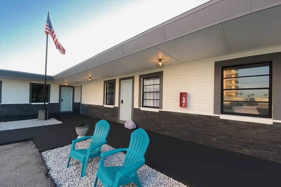 1915 Beach Club - Palms Suite 6
