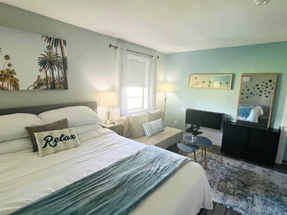 1915 Beach Club - Palms Suite 6