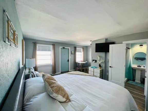 1915 Beach Club - Golden Beach Suite 4