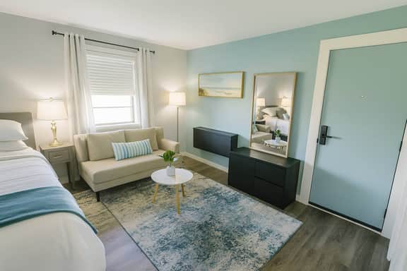1915 Beach Club - Palms Suite 6