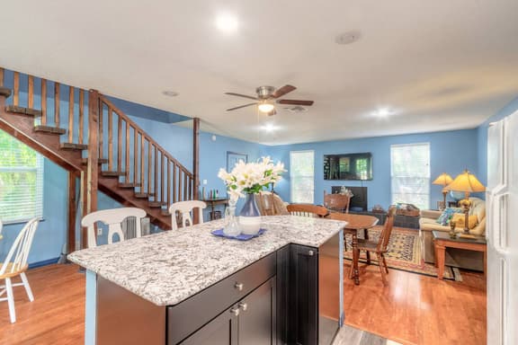 Quiet, Shady Retreat near everything in NSB