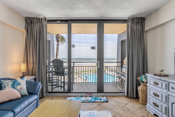 Resort Condo on the Beach with Pool and Tiki Bar!