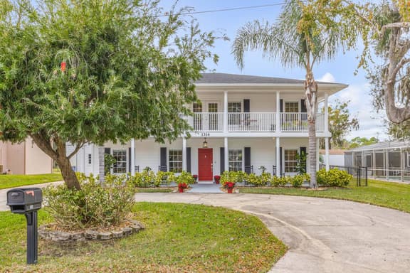 Sleeps 8· Pets Ok