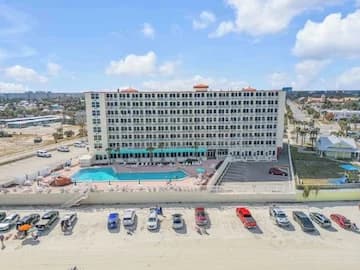Beachfront Bliss in the Heart of Daytona!