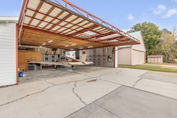 Sleeps 8· Pets Ok