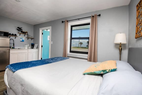 1915 Beach Club - Seaside Suite 8