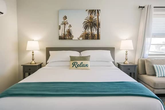 1915 Beach Club - Palms Suite 6